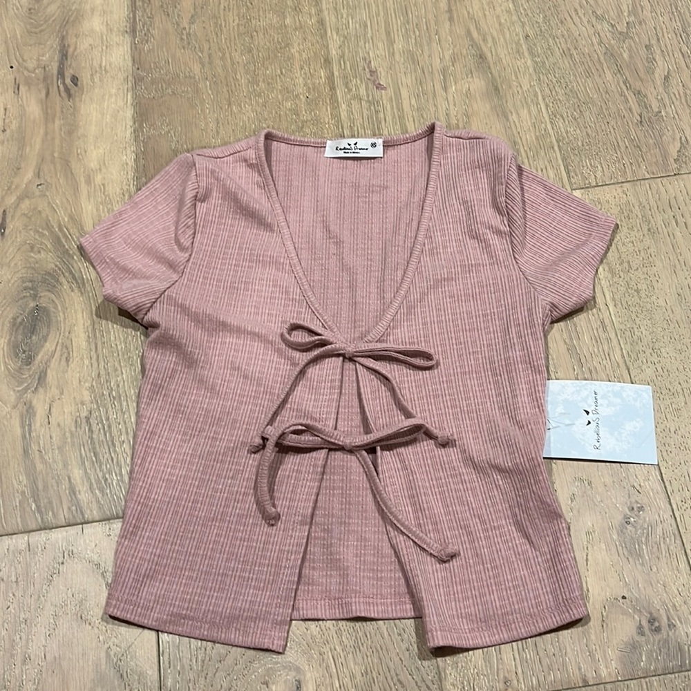 Rebellious dreamer brand new top with ties in the front.